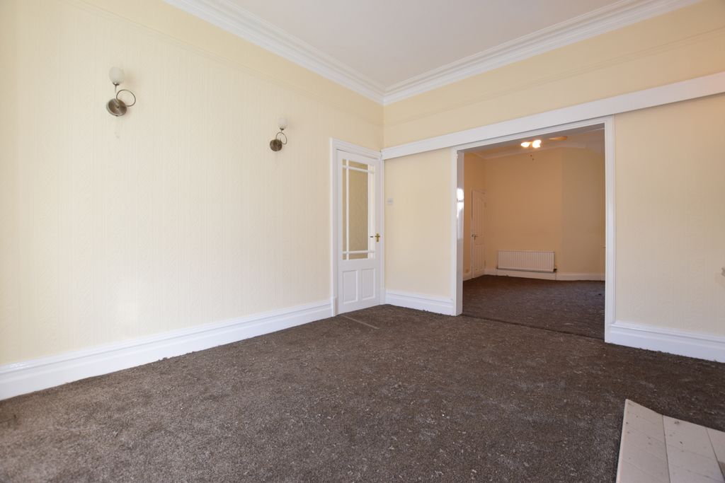 Property photo 3 of 12 Img_393938_3_Original