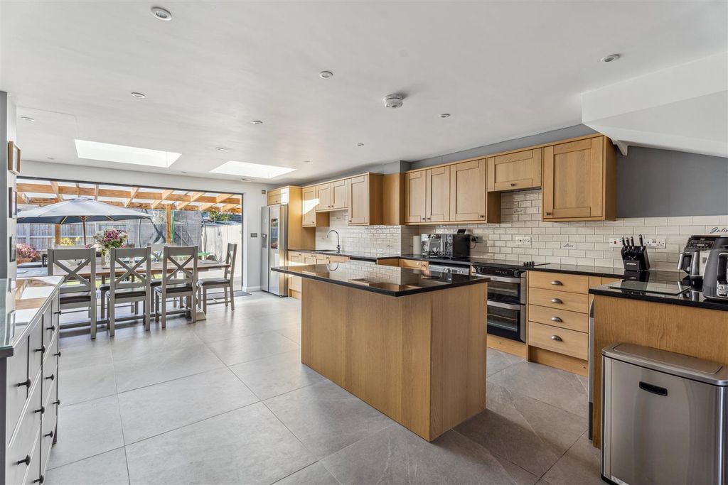 Property photo 2 of 18 Kitchen