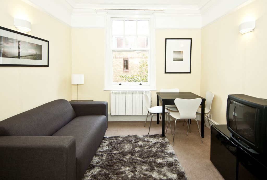 Property photo 2 of 6