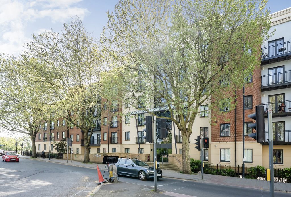 Property photo 3 of 11 1-69E9Fbfb733E4-1...