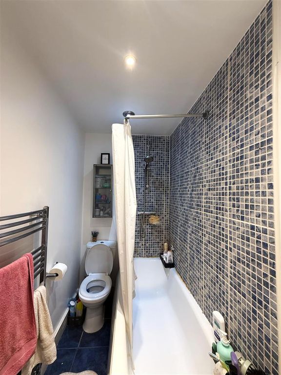 Property photo 3 of 4 Bathroom_Edtid.Jpg