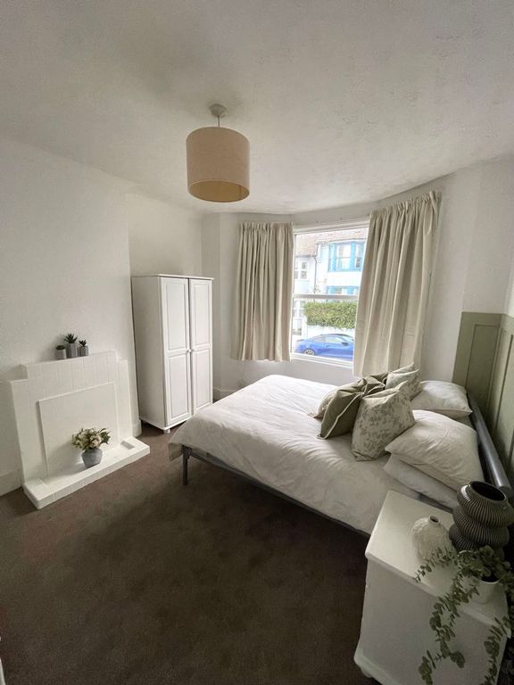 Property photo 3 of 9 Photo 7