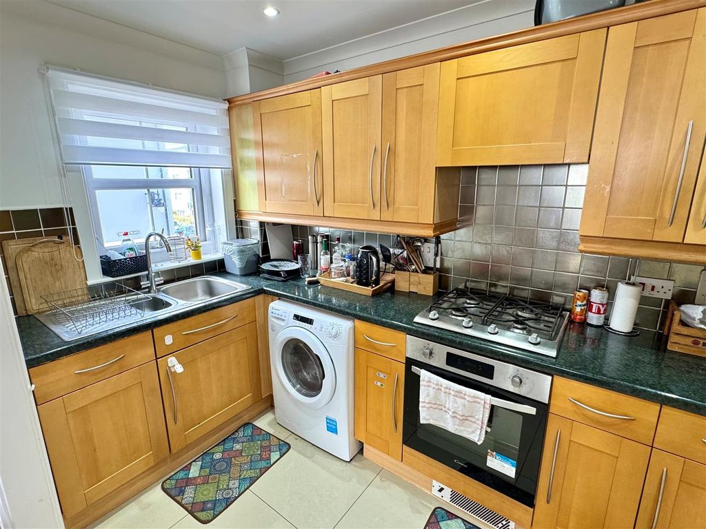 Property photo 3 of 7 2 Bezant Place Kitchen