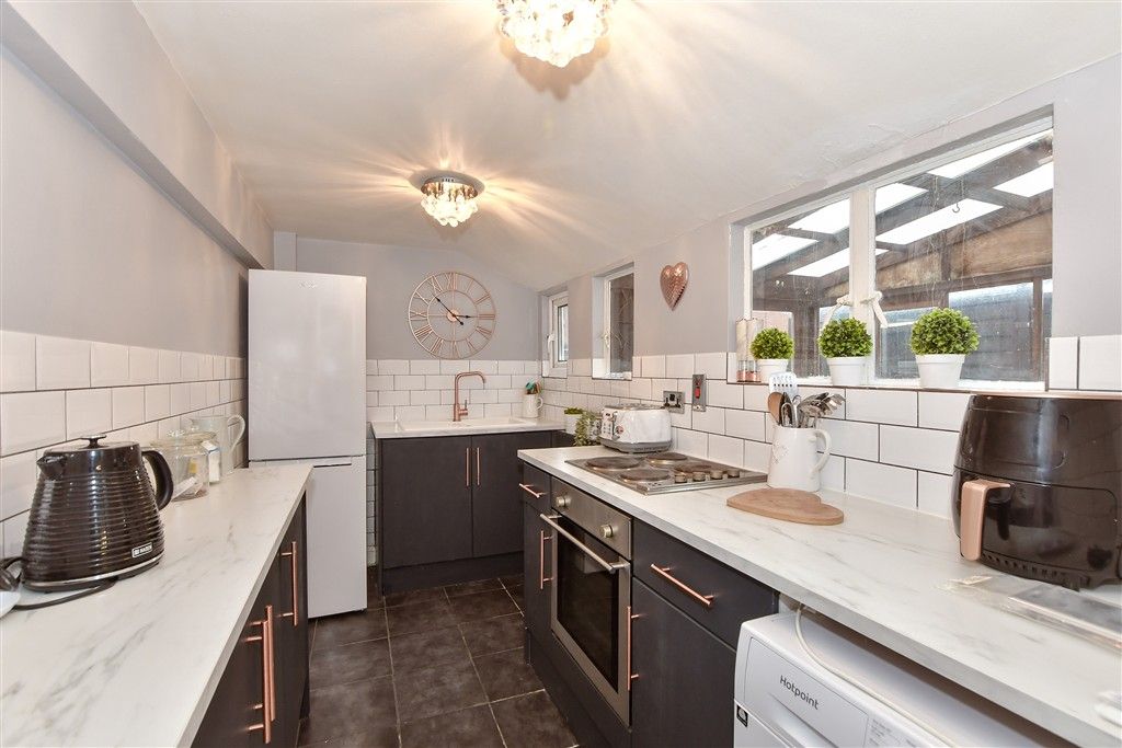 Property photo 2 of 8 Kitchen