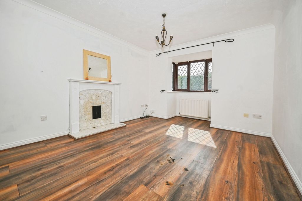 Property photo 2 of 16 Photo