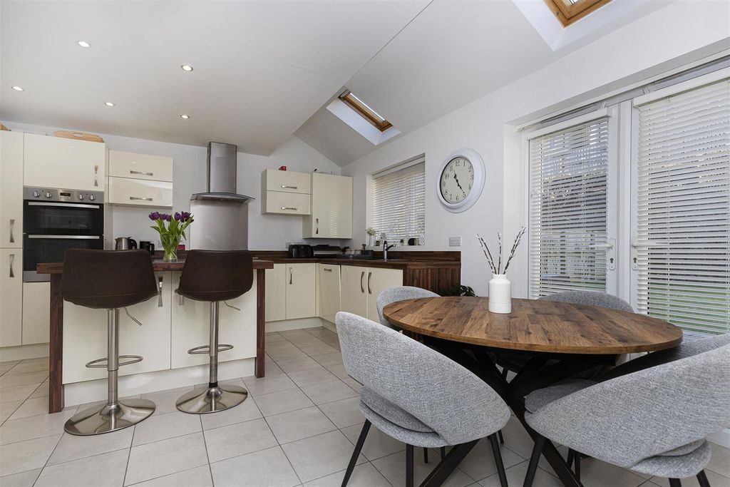 Property photo 2 of 28 Dining Kitchen