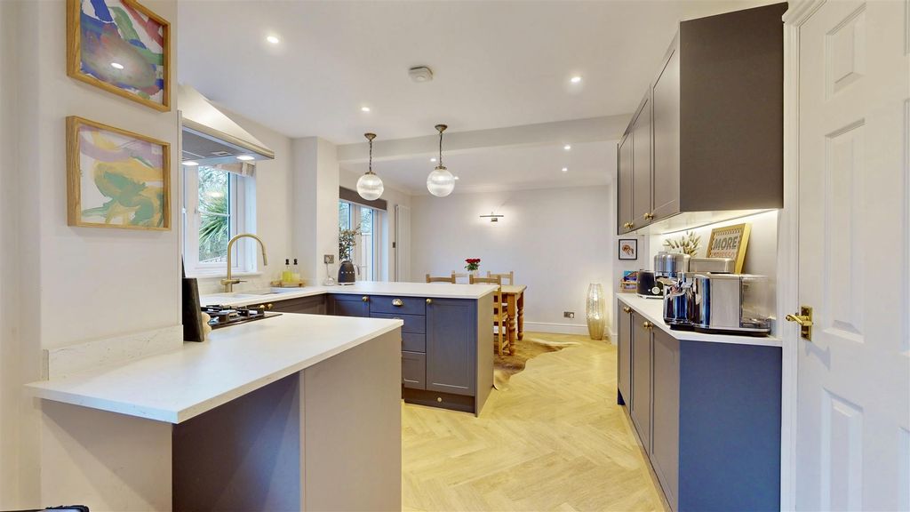 Property photo 2 of 26 Stylish Modern Kitchen