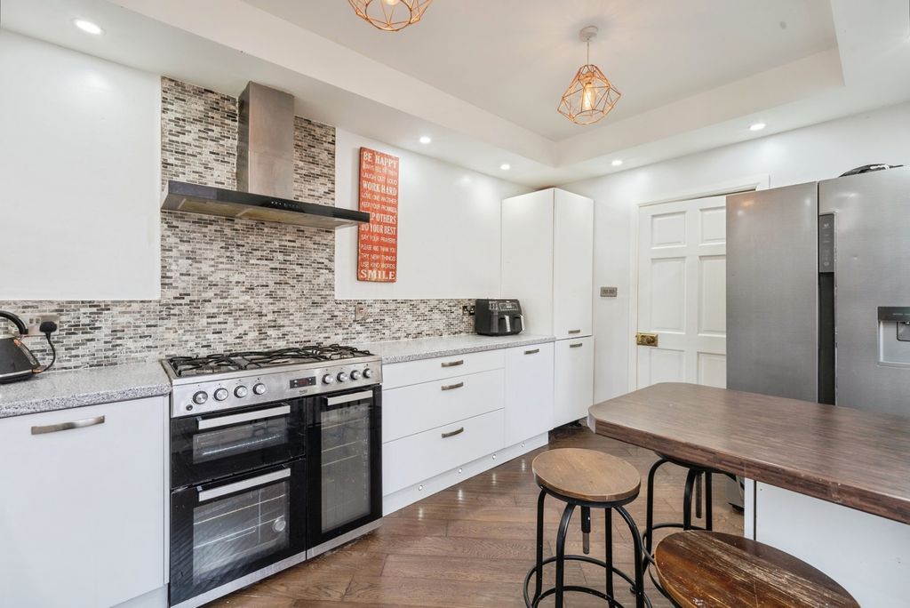 Property photo 3 of 25 Pbox-Img.Jpg