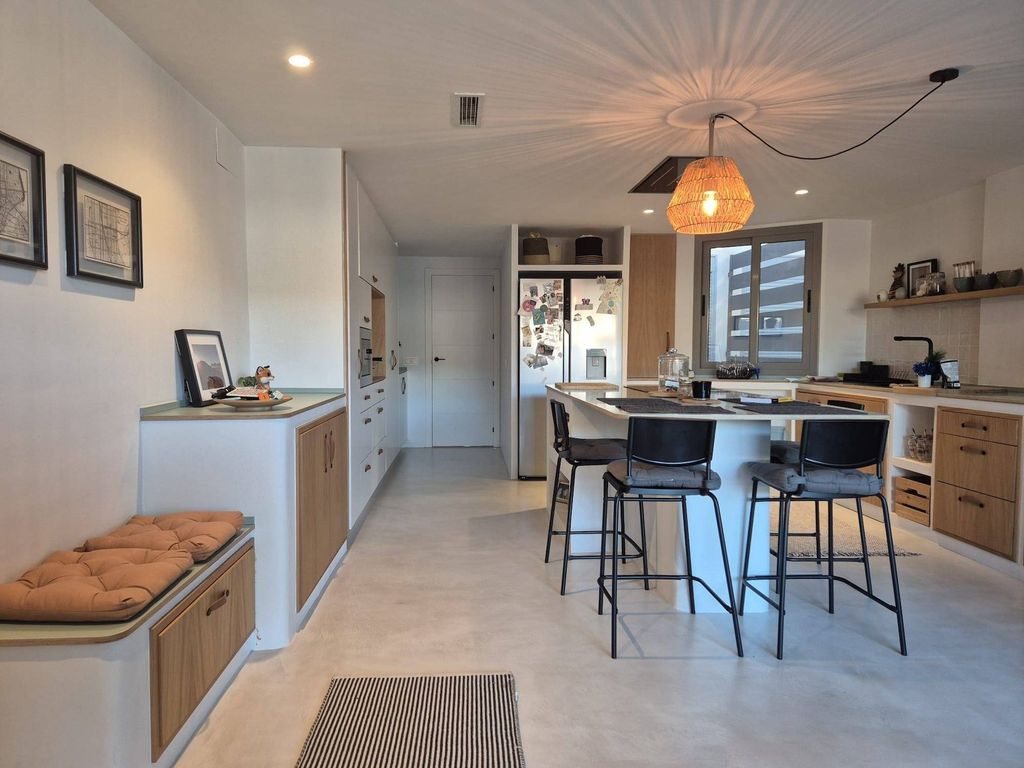 Property photo 1 of 28