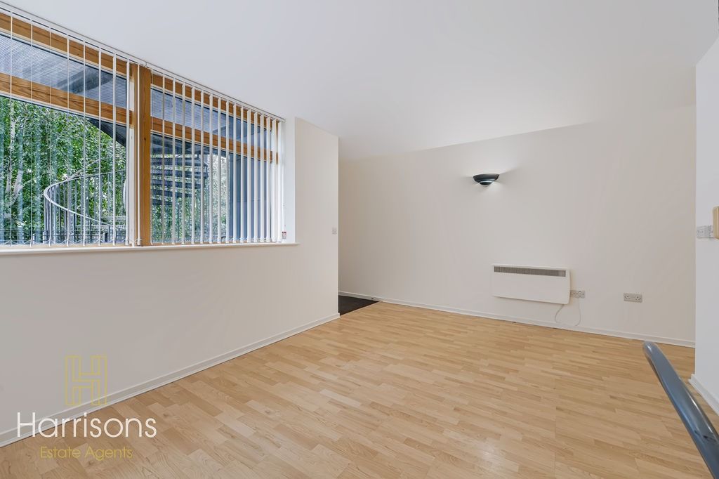 Property photo 3 of 17 5546095
