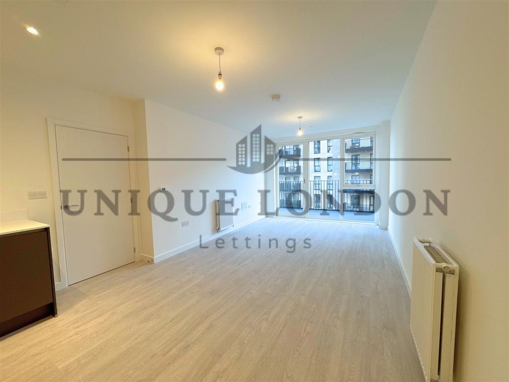 Property photo 1 of 9 439.Png