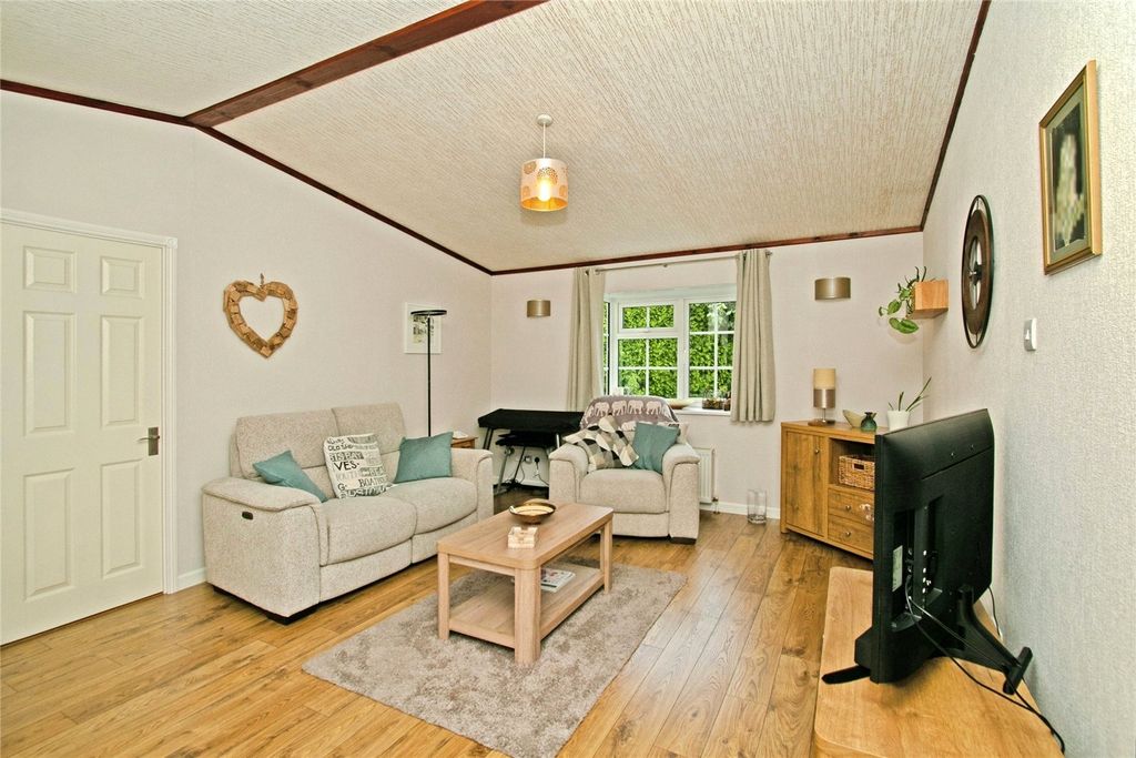 Property photo 2 of 24 Picture No. 13