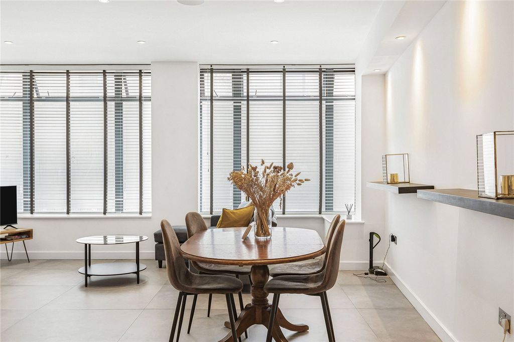 Property photo 2 of 22 Picture No. 15