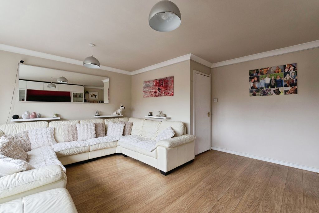 Property photo 2 of 17 Photo