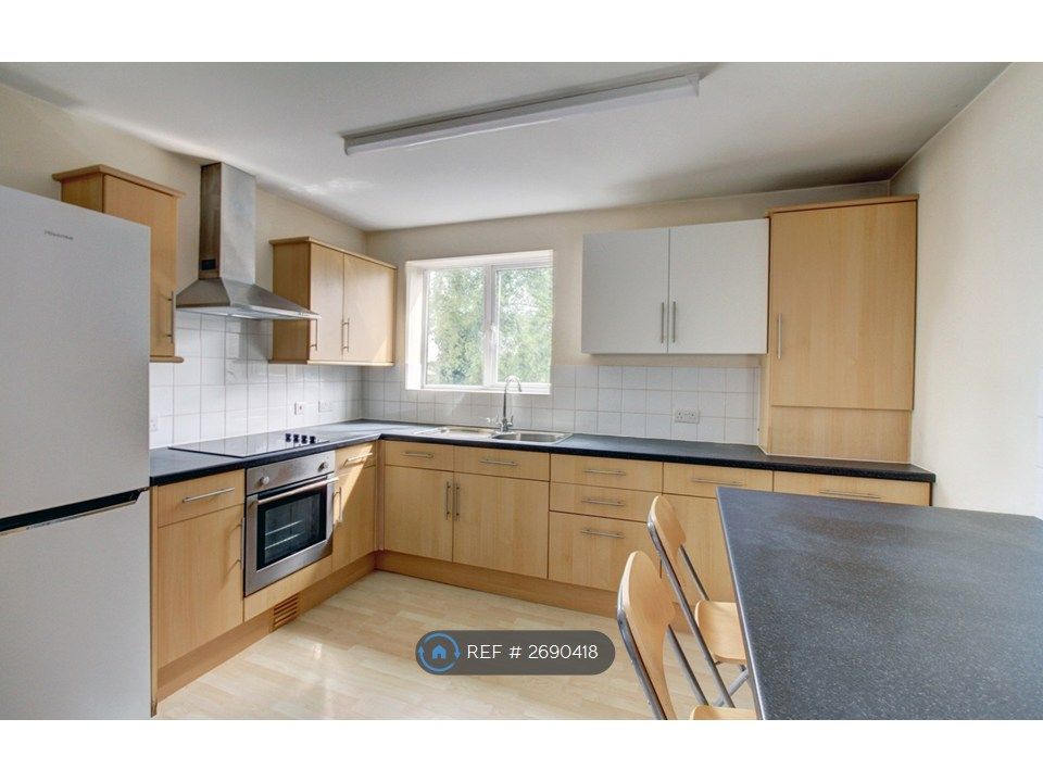 Property photo 2 of 10 Kitchen