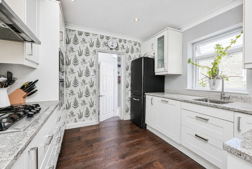 Property photo 2 of 11 Picture No. 27