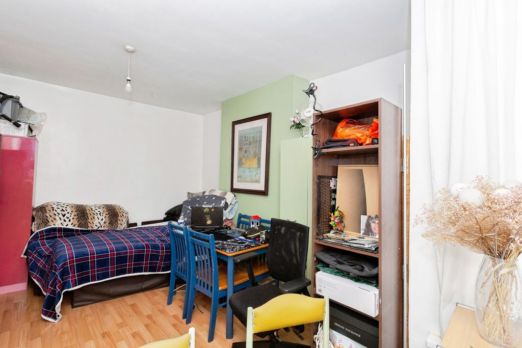 Property photo 3 of 11 Photo