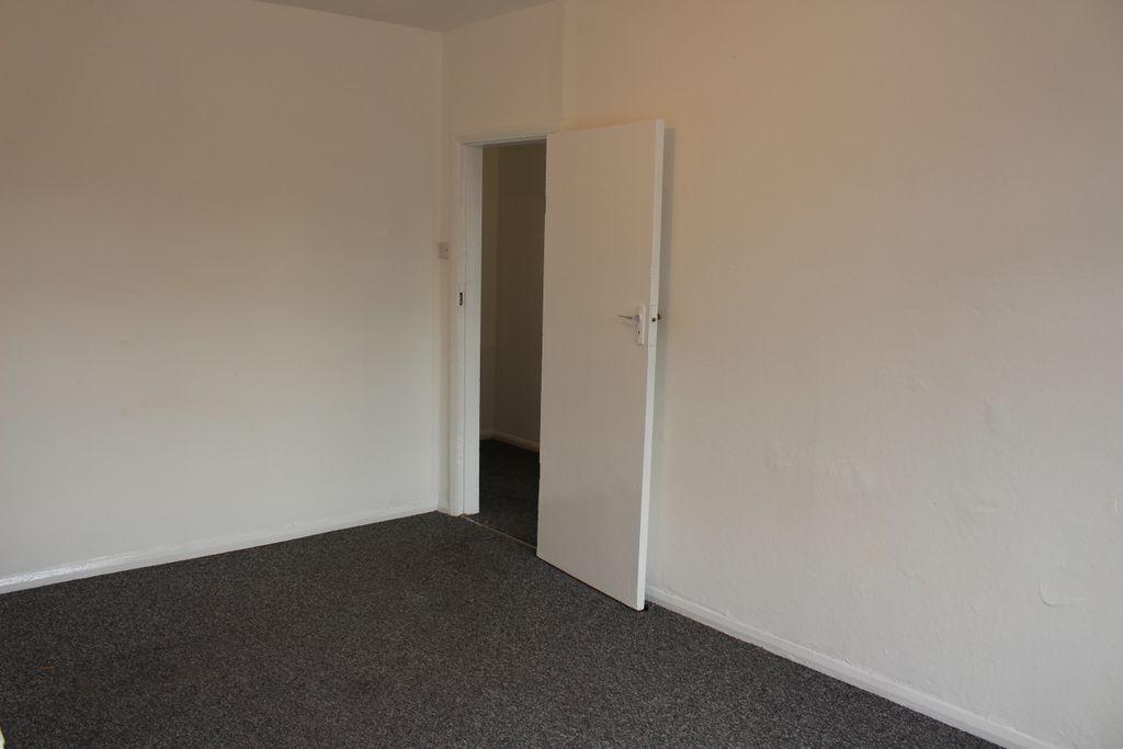Property photo 2 of 11 Living Room