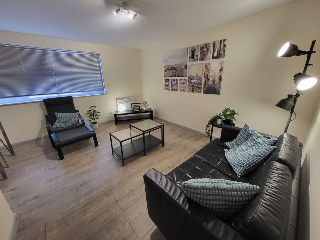 Property photo 2 of 11 Gallery