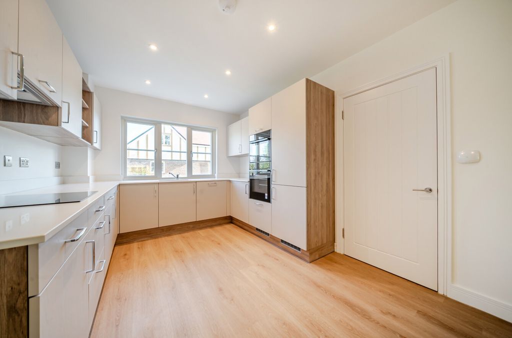 Property photo 3 of 20 1510515-10-6A86d9...