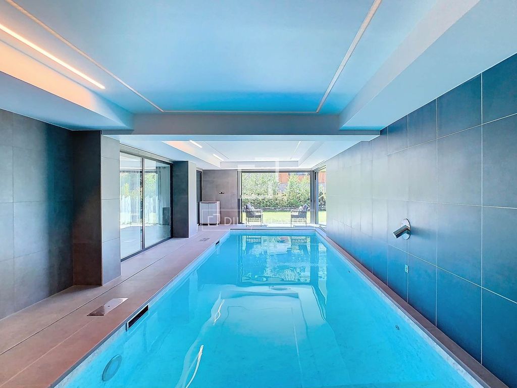 Property photo 2 of 70