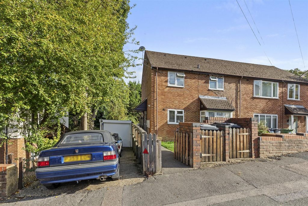 Property photo 1 of 11 47A Bookerhill Rd, Hp12 4Ey-11.Jpg