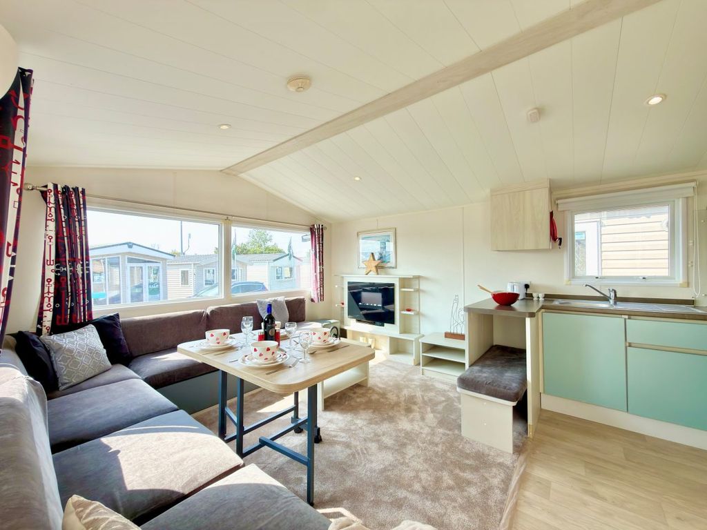 Property photo 1 of 7 Atlas Topaz 2015 Car0064720 144336536.Jpeg