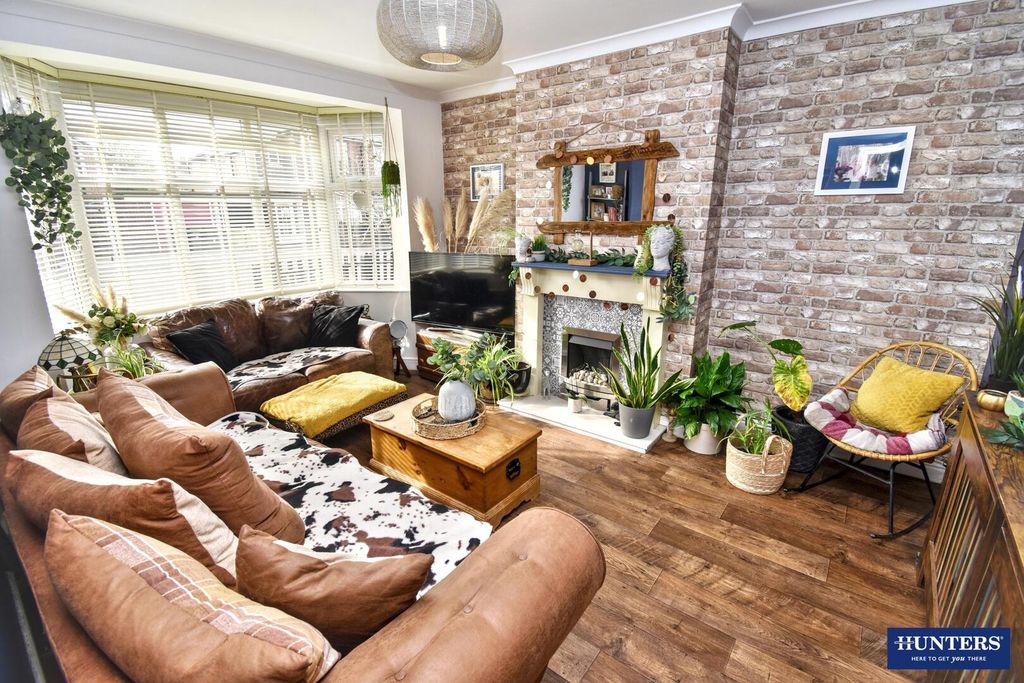 Property photo 2 of 21 Living Room