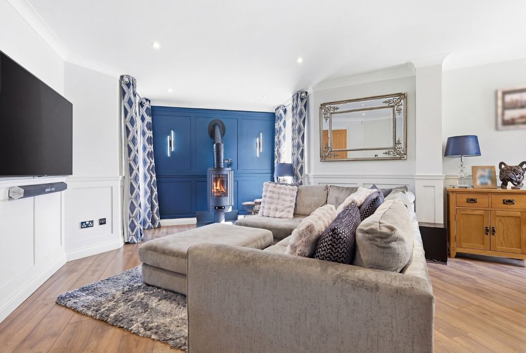 Property photo 2 of 37 5134872