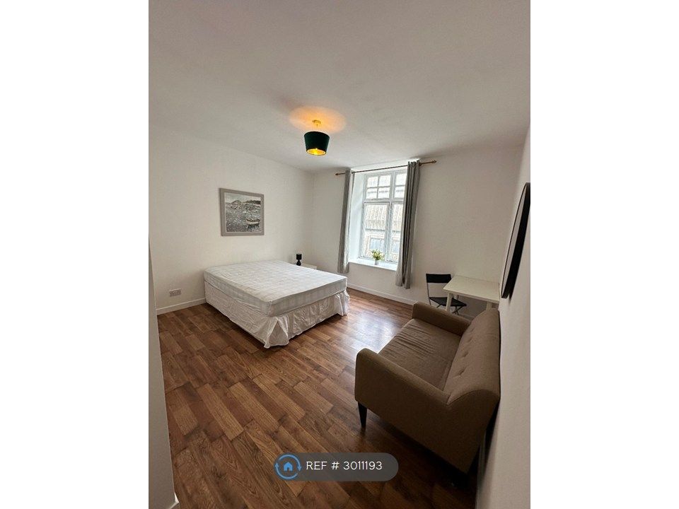 Property photo 1 of 10 Bedroom 1 (Right)