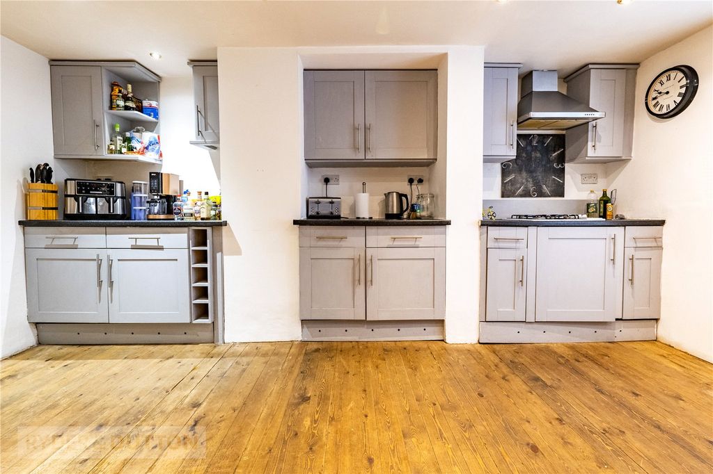 Property photo 3 of 15 Kitchen
