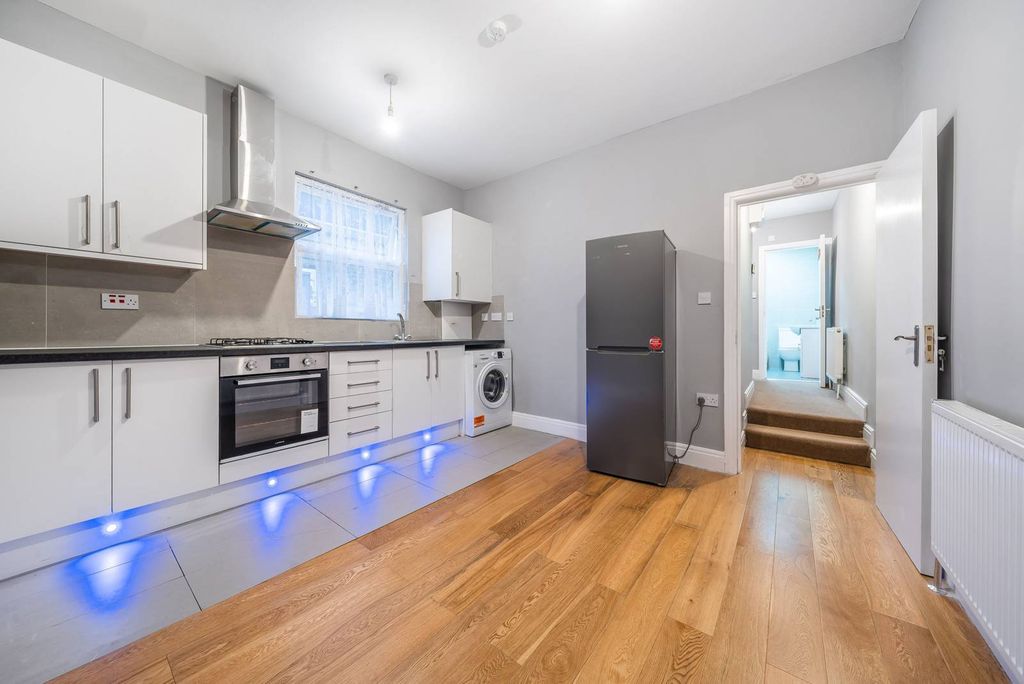 Property photo 3 of 8