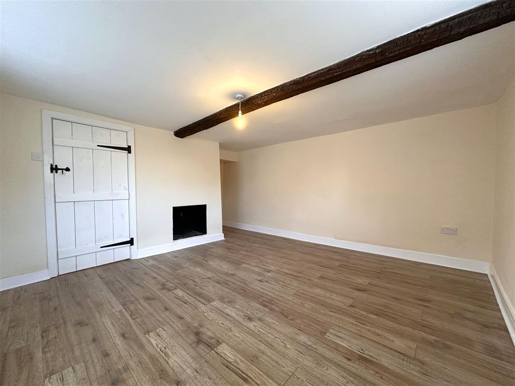 Property photo 2 of 19 Lounge 772
