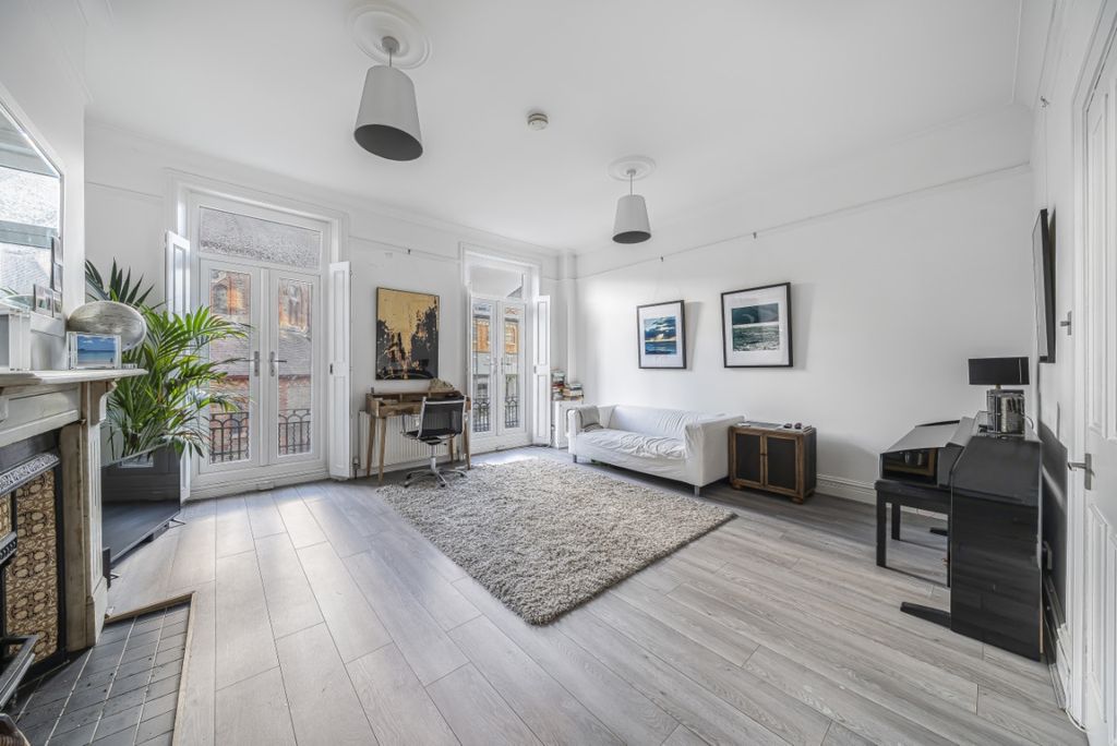 Property photo 1 of 7 927410 (1)