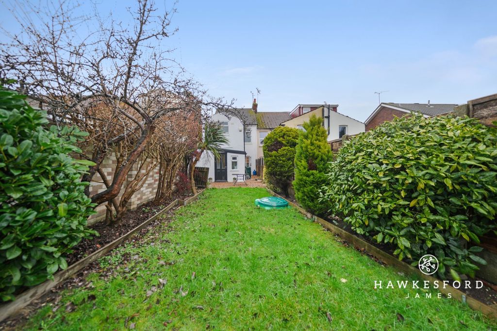 Property photo 2 of 18 Harvey Road, Gillingham - Garden