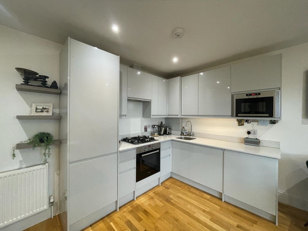 Property photo 2 of 16 Presented By Nicoleta At Ewemove Bexleyheath And D