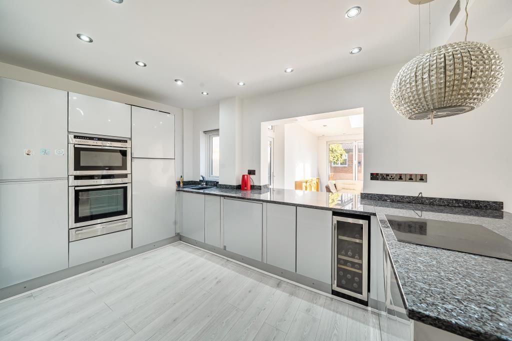 Property photo 3 of 23 Kitchen