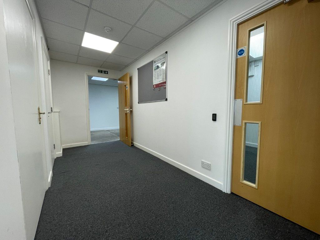 Property photo 3 of 11 Photo 8