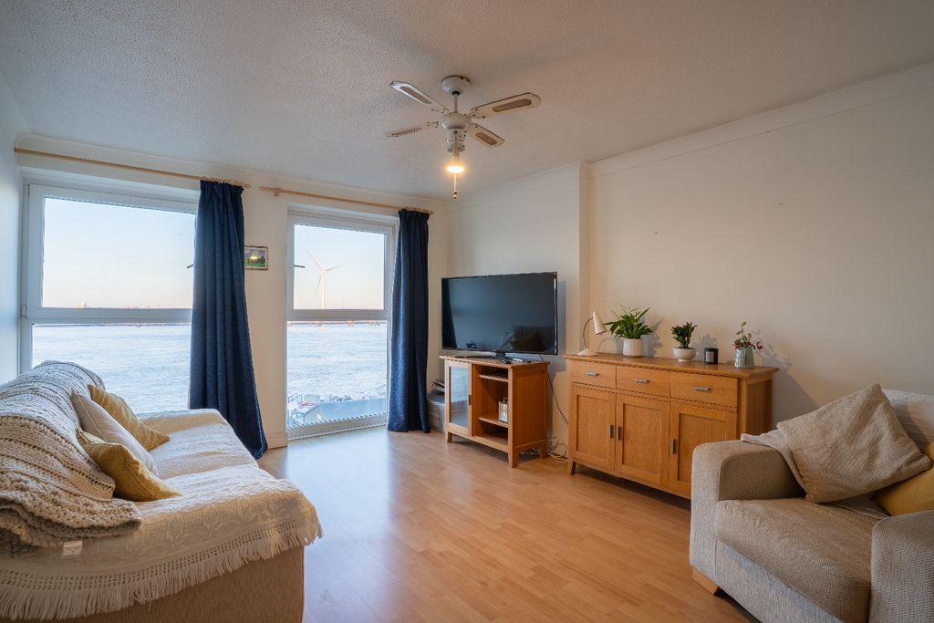 Property photo 2 of 11 4697293