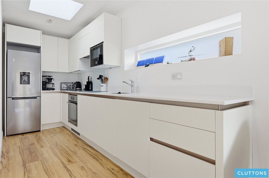 Property photo 2 of 16 Picture No. 18