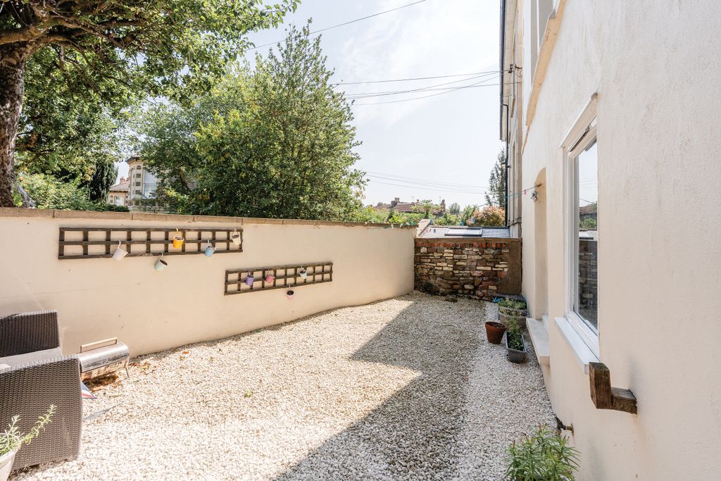 Property photo 3 of 12 Photo 43