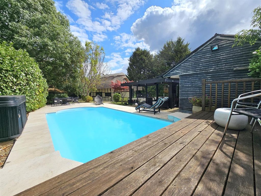 Property photo 2 of 23