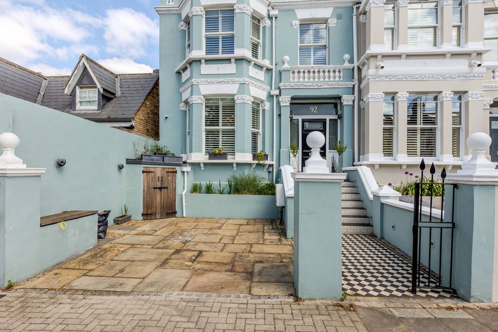 Property photo 2 of 39