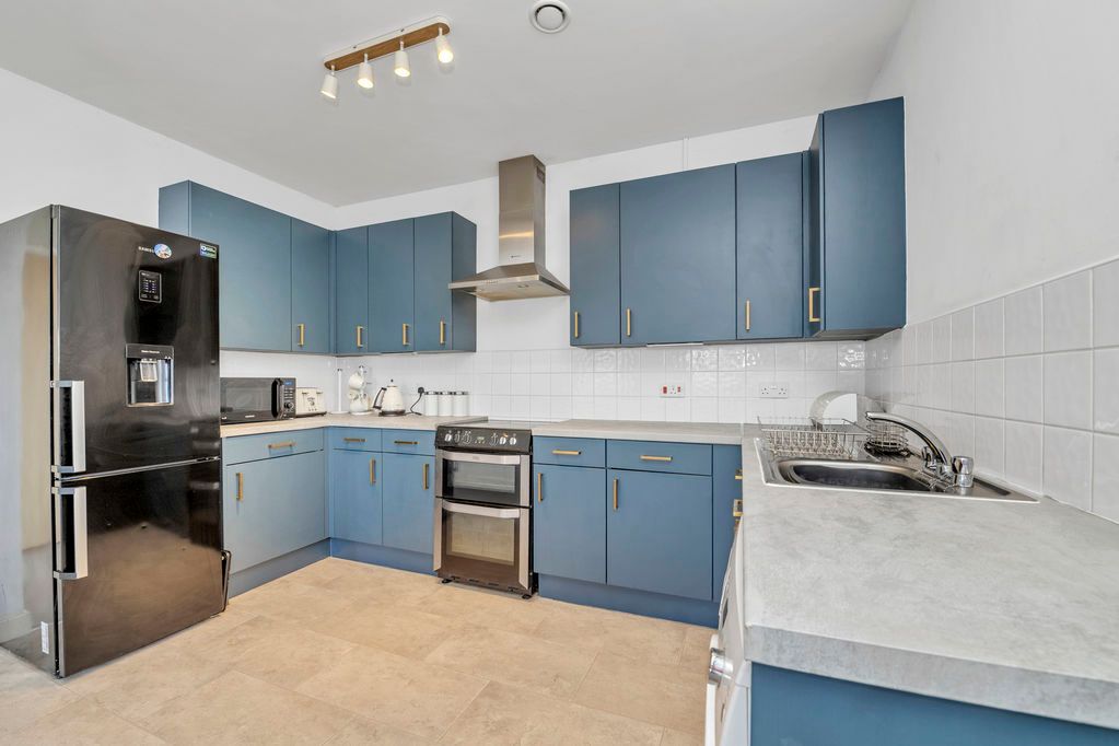Property photo 3 of 18 Kitchen