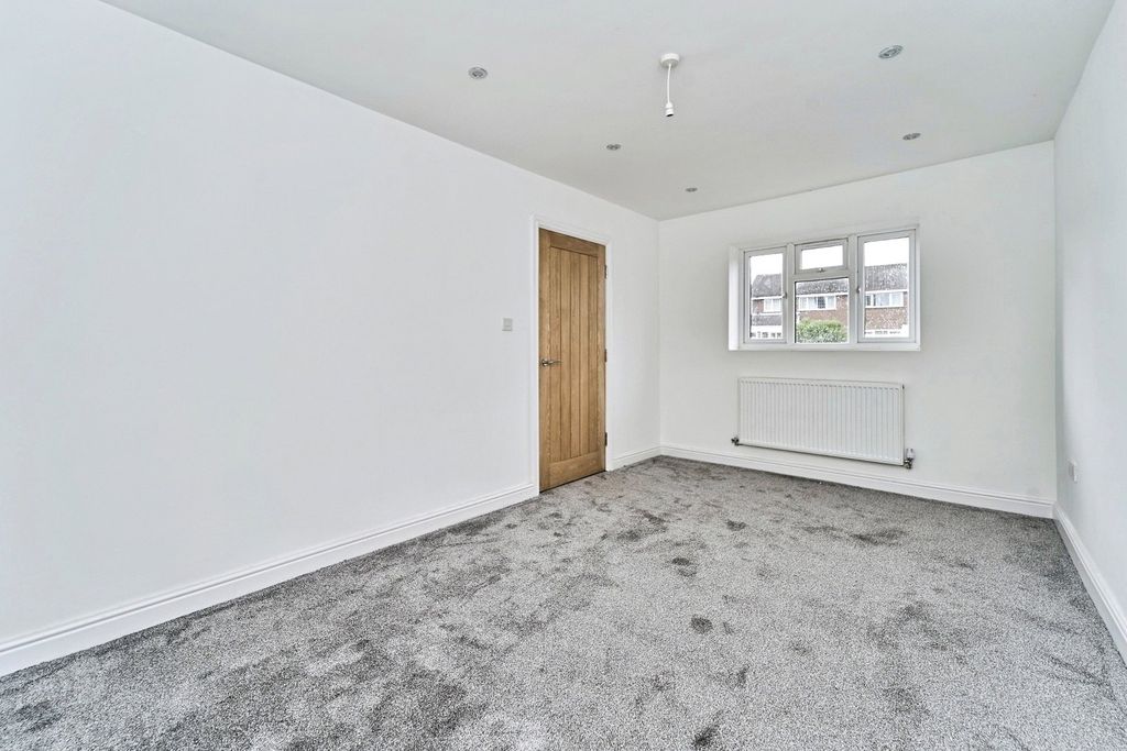 Property photo 3 of 16 Photo