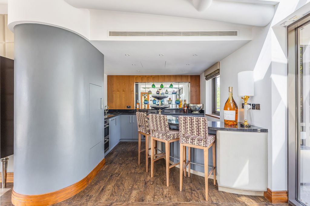 Additional image 5 of 2 bed flat for saleCharters Road, Sunningdale, Berkshire SL5