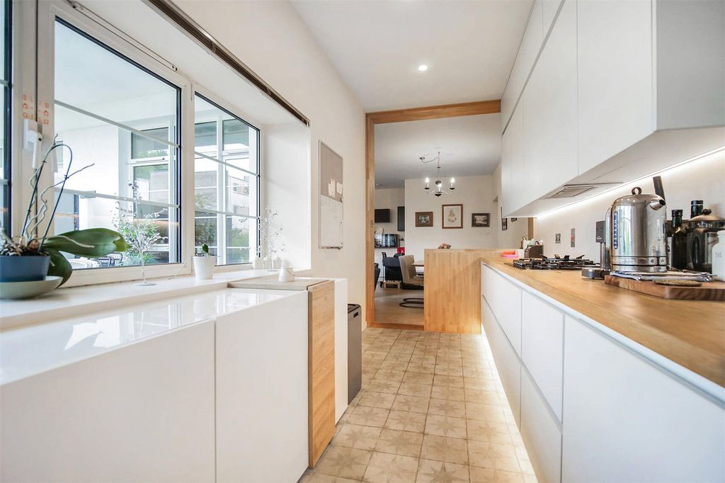 Property photo 3 of 28 Kitchen