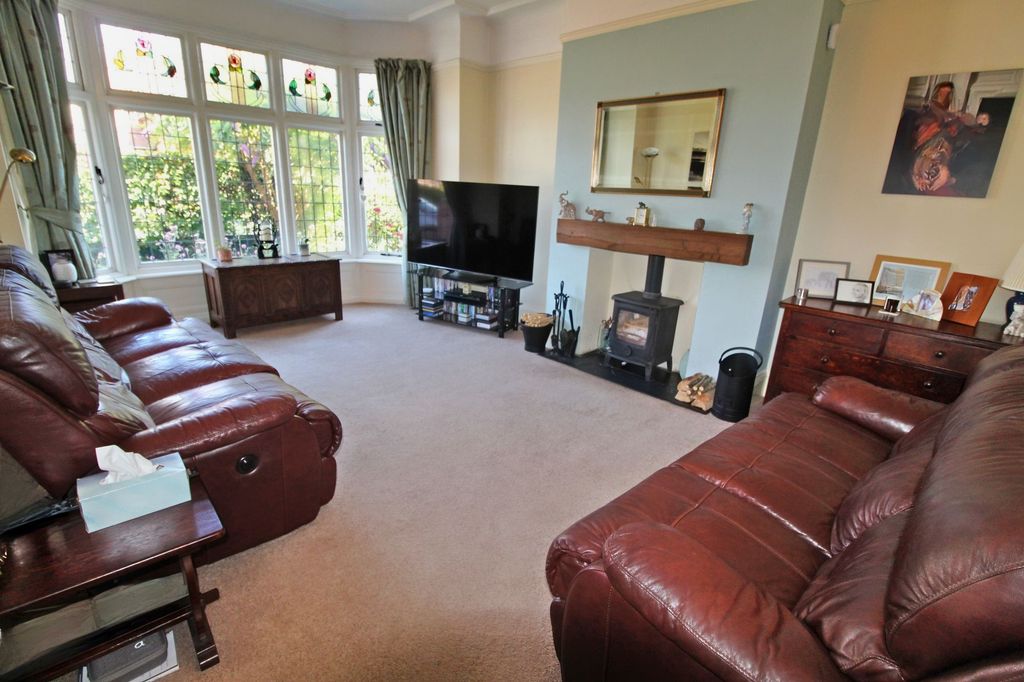 Property photo 2 of 25