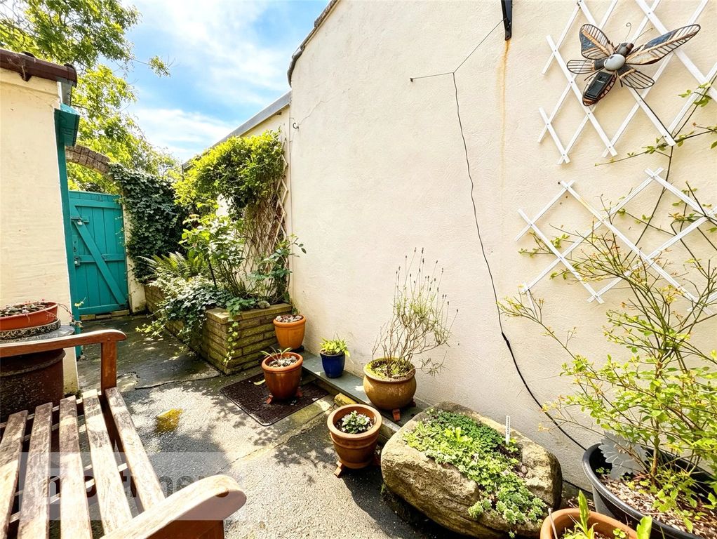 Property photo 2 of 16 Garden