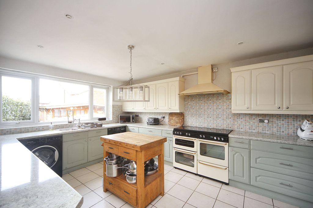 Property photo 3 of 24